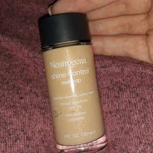 Neutrogena shine control foundation